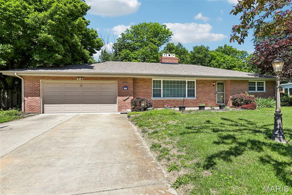 3 Bedroom, 1,650 sq. feet 7 Lou Juan Drive Glen Carbon, IL