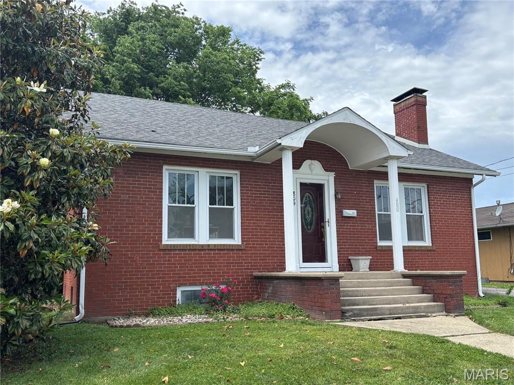 2 Bedroom, 1,092 sq. feet 809 Third Street Greenville, IL