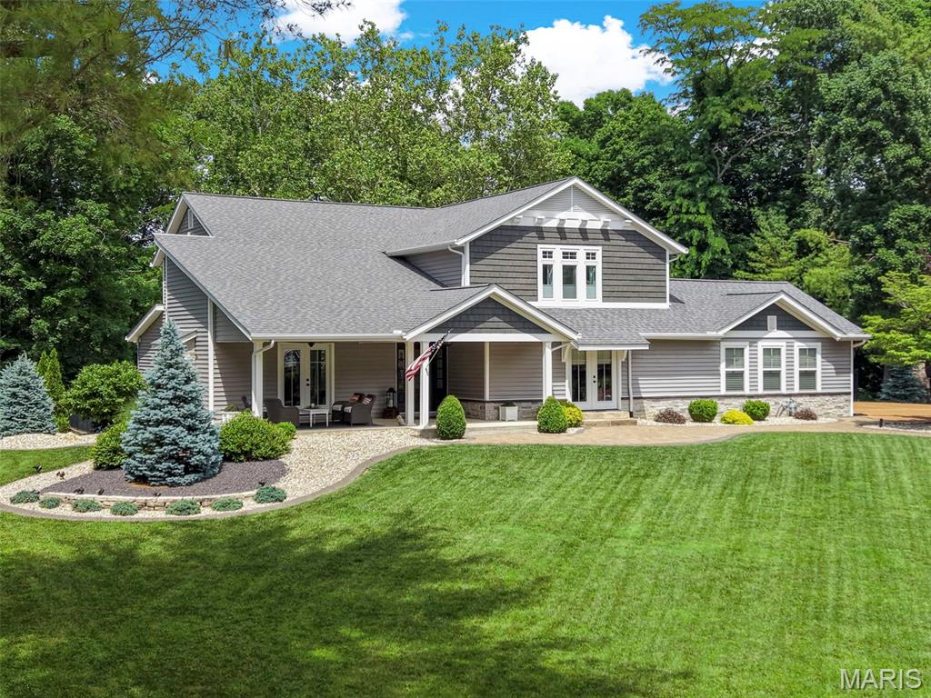 4 Bedroom, 4,876 sq. feet 16 Ginger Creek Drive Glen Carbon, IL