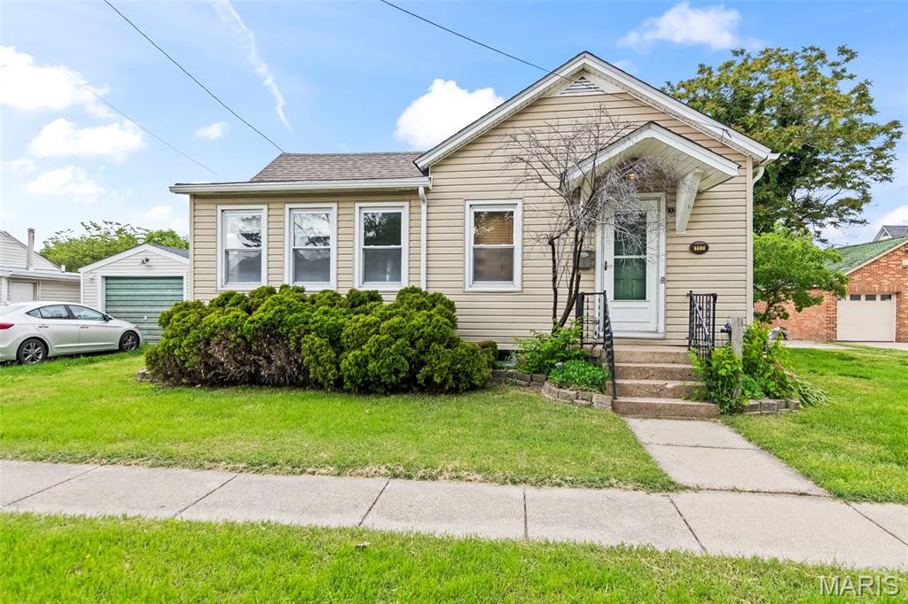 2 Bedroom, 1,388 sq. feet 117 Ferdon Street Litchfield, IL
