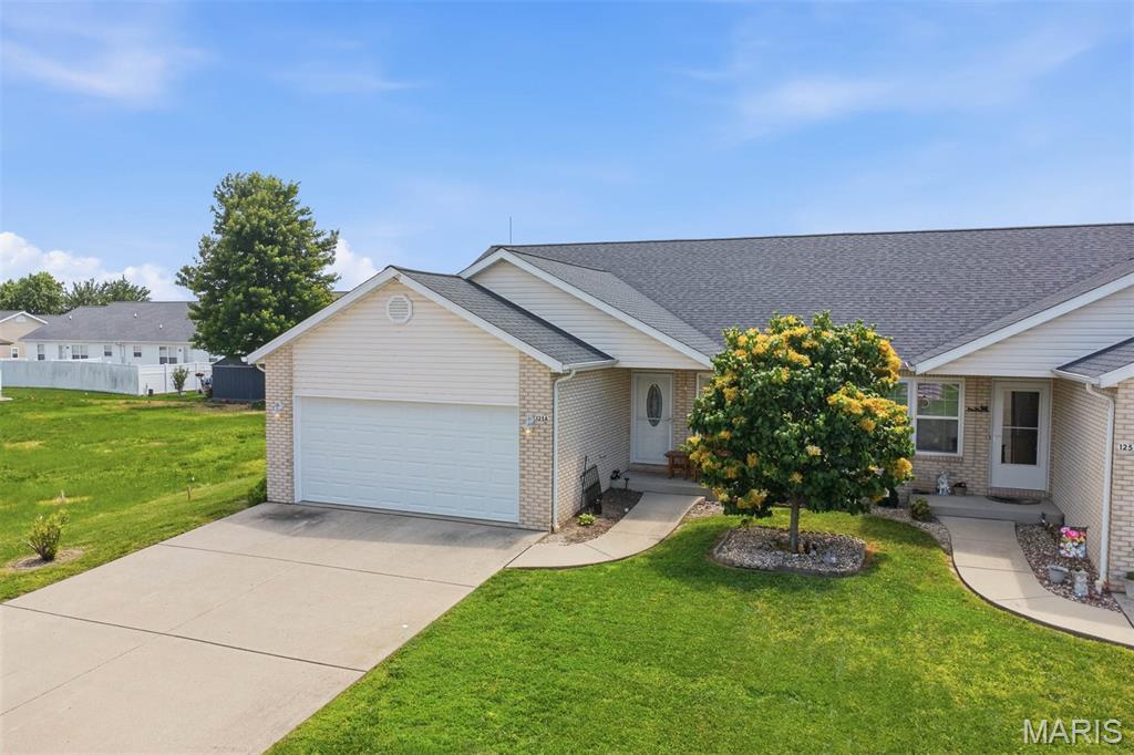 3 Bedroom, 2,188 sq. feet 125 Auburn Court Highland, IL