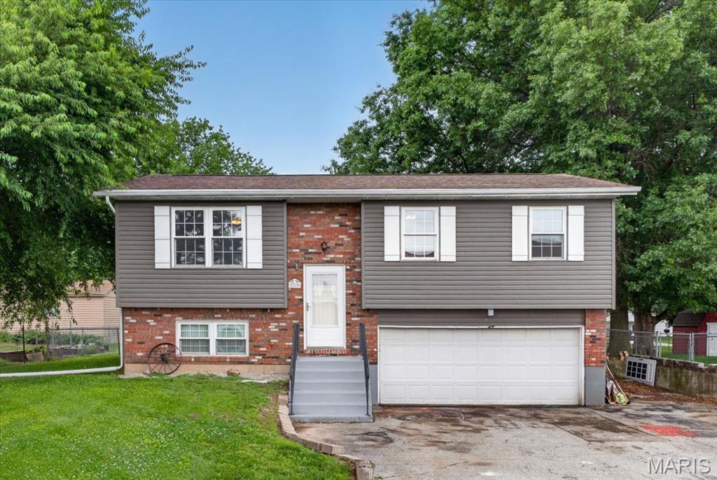 4 Bedroom, 1,585 sq. feet 2220 Vadalabene Drive Maryville, IL