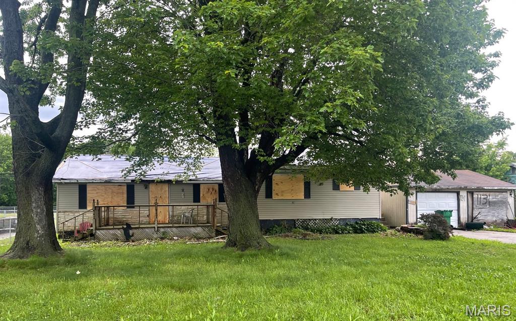 3 Bedroom, 1,243 sq. feet 1131 Walnut Drive Cottage Hills, IL