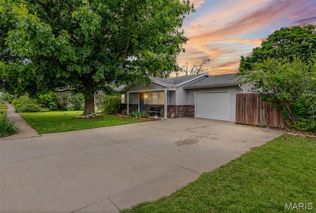 3 Bedroom, 1,232 sq. feet 429 Orchard Court Troy, IL