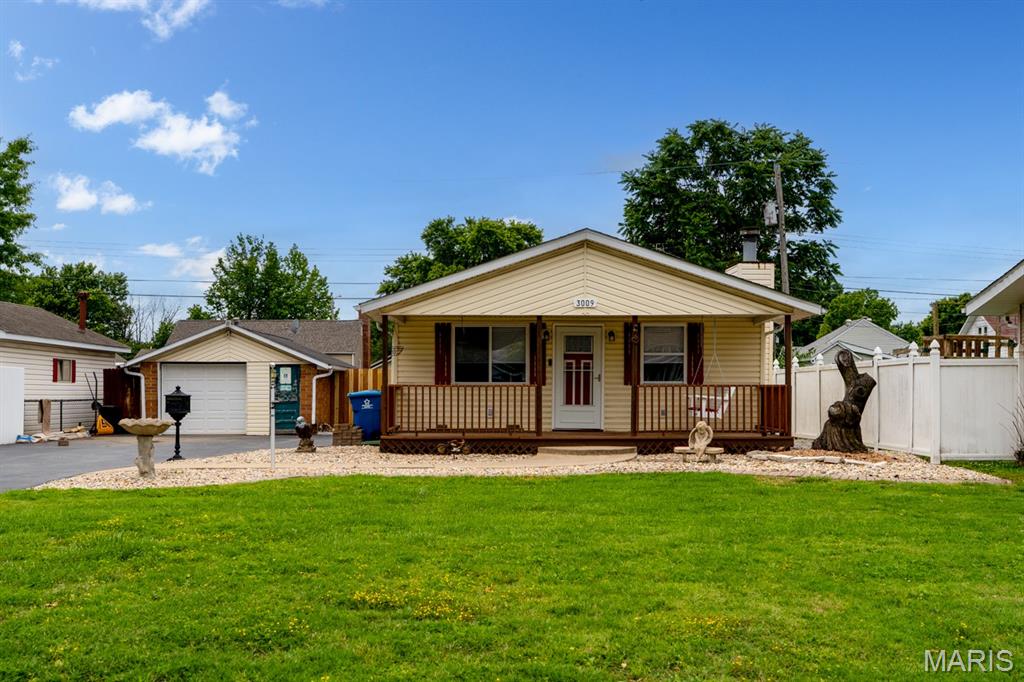 3 Bedroom, 1,328 sq. feet 3009 Warren Avenue Granite City, IL