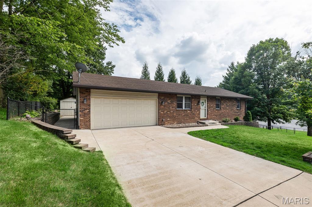3 Bedroom, 1,920 sq. feet 3624 Bloomer Drive Alton, IL