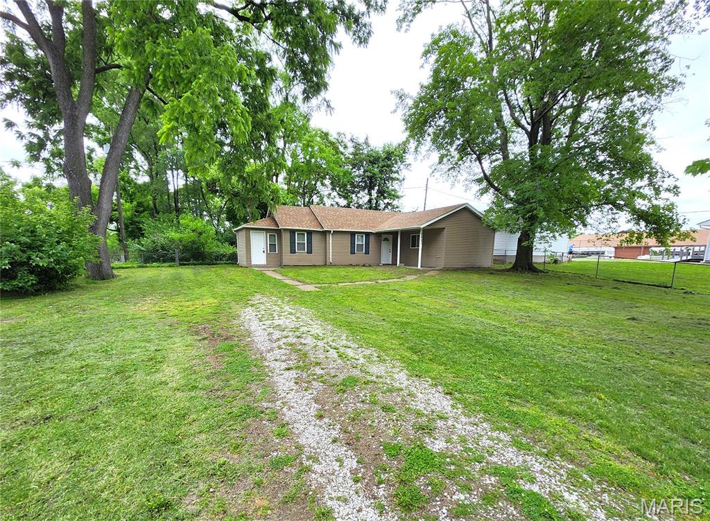 2 Bedroom, 860 sq. feet 2421 OHIO Avenue Granite City, IL