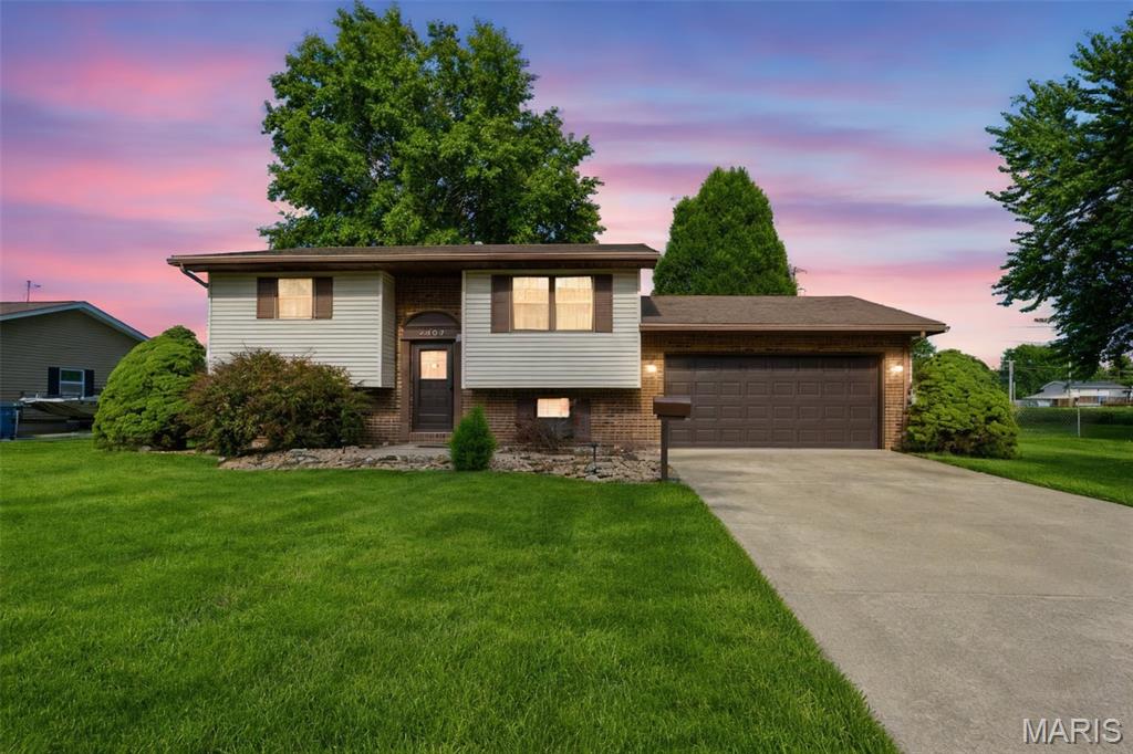3 Bedroom, 1,158 sq. feet 3308 Bluebird Lane Granite City, IL