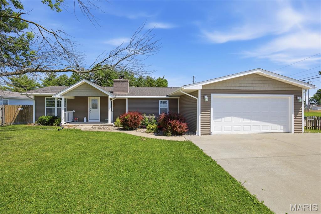 3 Bedroom, 1,713 sq. feet 12485 Koepfli Lane Highland, IL
