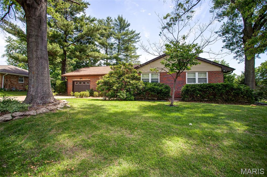 3 Bedroom, 1,348 sq. feet 4809 Dadrian Drive Godfrey, IL