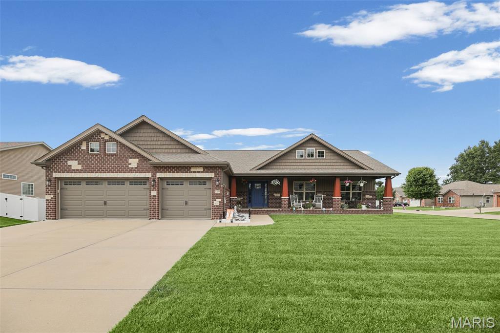 4 Bedroom, 2,850 sq. feet 519 Glendale Drive Troy, IL