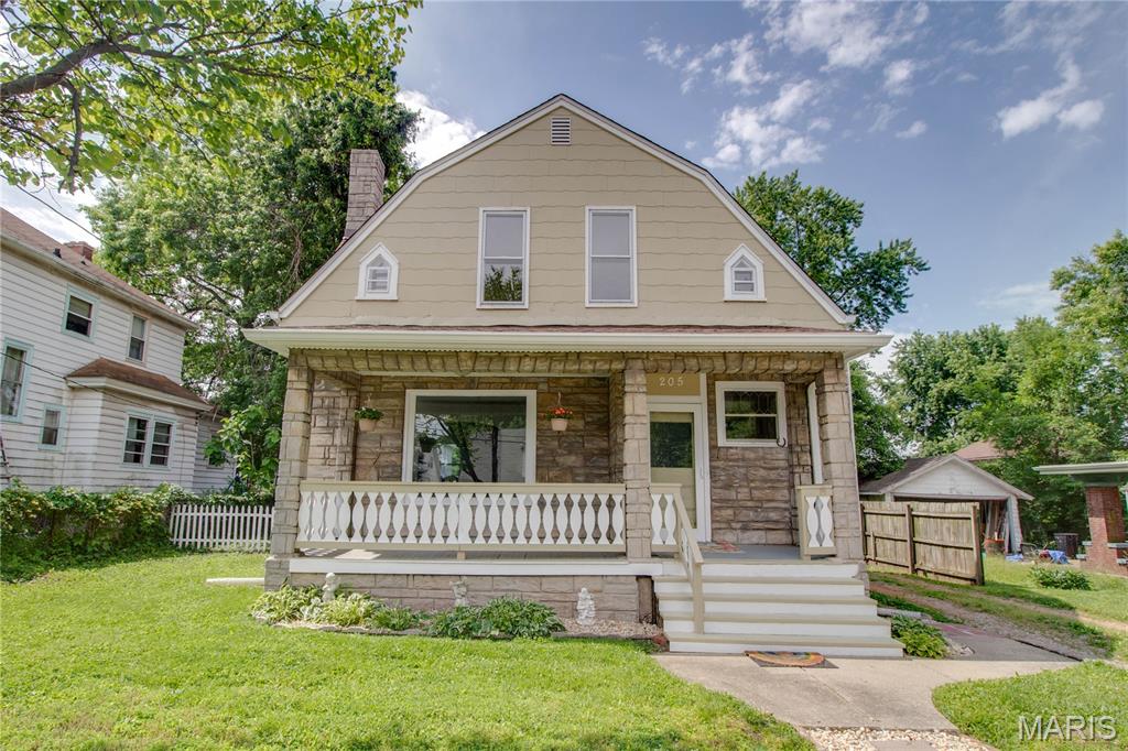 3 Bedroom, 1,868 sq. feet 205 12th Street Alton, IL