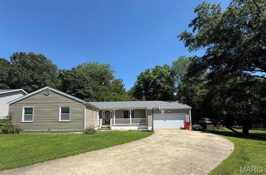 3 Bedroom, 1,440 sq. feet 1327 Morning Glory Drive Vandalia, IL
