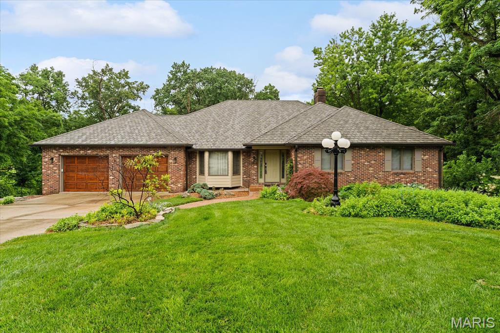 4 Bedroom, 4,829 sq. feet 106 Suzanne Court Edwardsville, IL