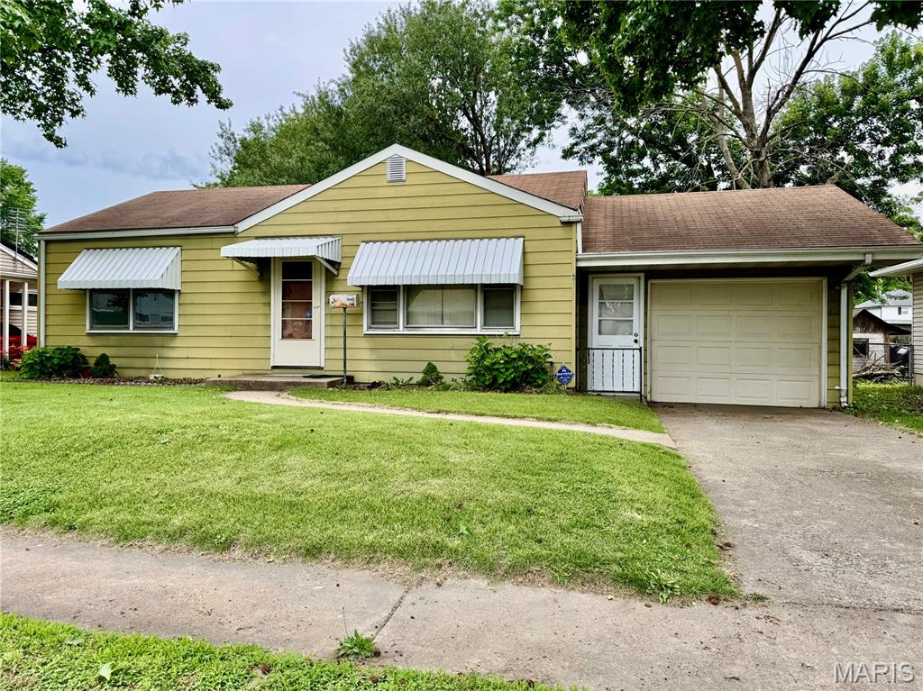 2 Bedroom, 1,062 sq. feet 2925 Wayne Avenue Granite City, IL