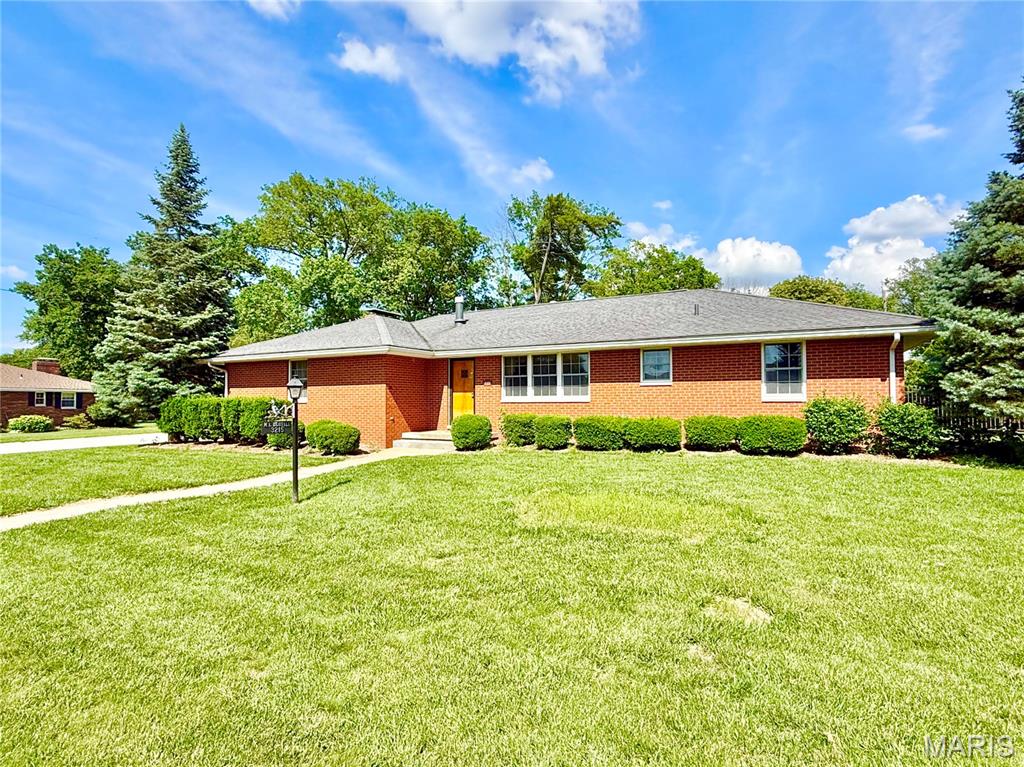 3 Bedroom, 1,925 sq. feet 3215 Morkel Drive Godfrey, IL