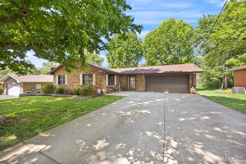 2 Bedroom, 2,067 sq. feet 2103 Golfview Drive Collinsville, IL