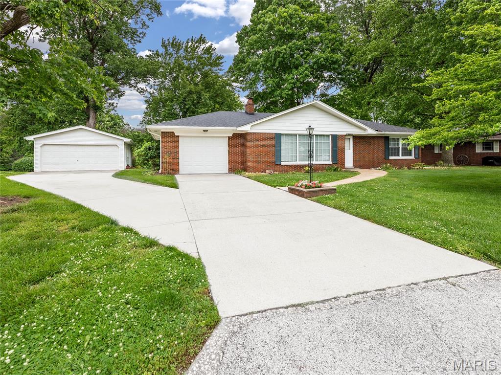 2 Bedroom, 1,412 sq. feet 300 Dana Drive Collinsville, IL