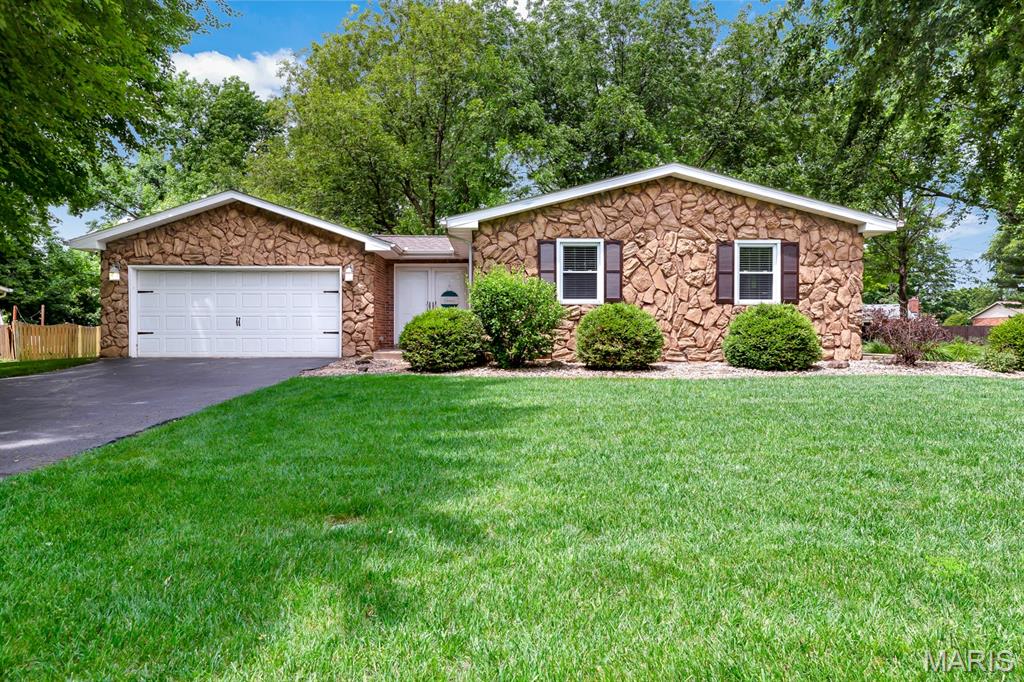 3 Bedroom, 2,399 sq. feet 14 Matterhorn Drive Glen Carbon, IL