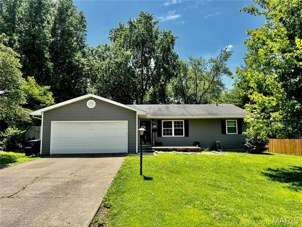 3 Bedroom, 1,100 sq. feet 1302 Butternut Drive Greenville, IL