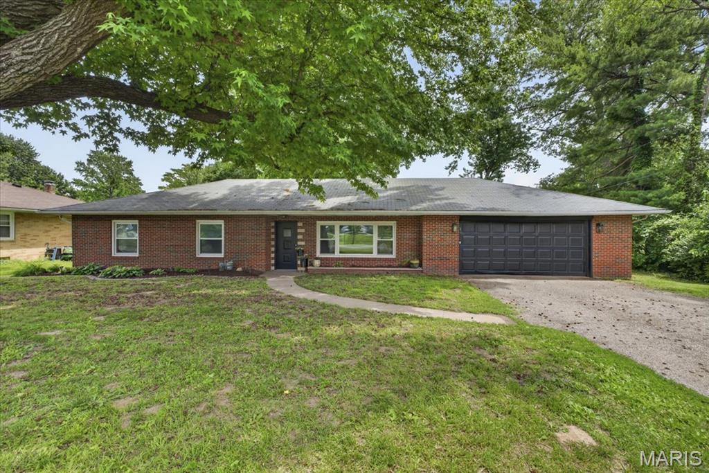 3 Bedroom, 1,604 sq. feet 2404 Vandalia Street Collinsville, IL