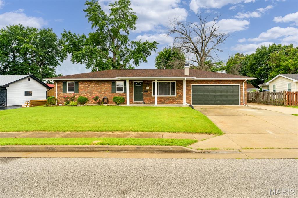 3 Bedroom, 2,038 sq. feet 2574 Stratford Lane Granite City, IL
