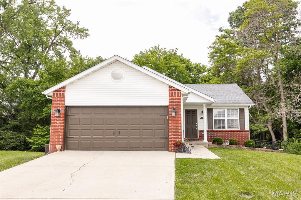 4 Bedroom, 2,287 sq. feet 102 Bayridge Court Glen Carbon, IL