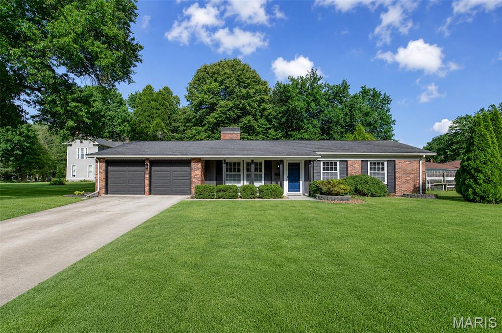3 Bedroom, 1,484 sq. feet 714 Hillsboro Avenue Edwardsville, IL