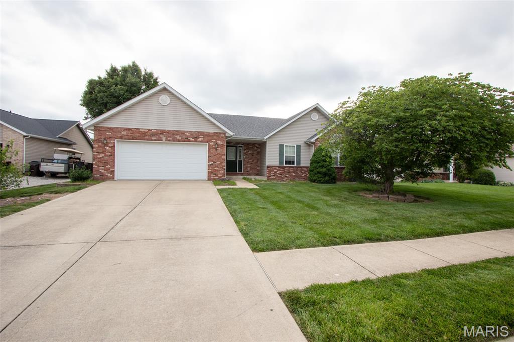 3 Bedroom, 1,722 sq. feet 9 Pinebrooke  Troy, IL