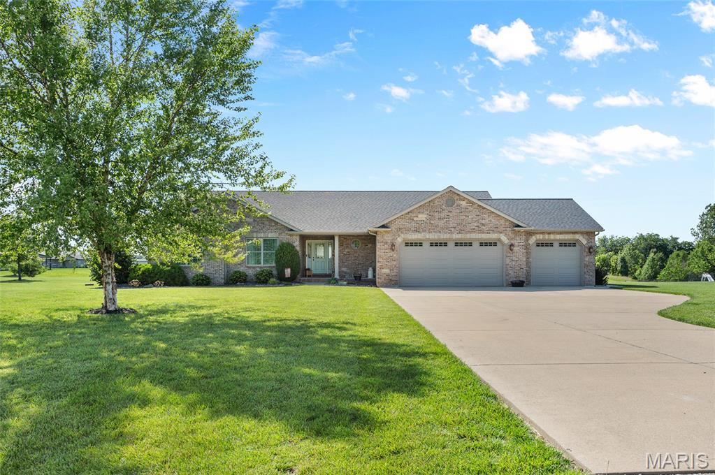 4 Bedroom, 2,966 sq. feet 13442 Wildlife Trail Highland, IL