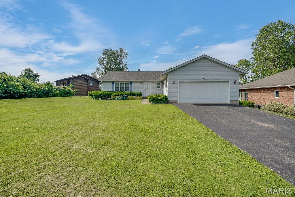 4 Bedroom, 2,474 sq. feet 1997 Treasure Drive Edwardsville, IL