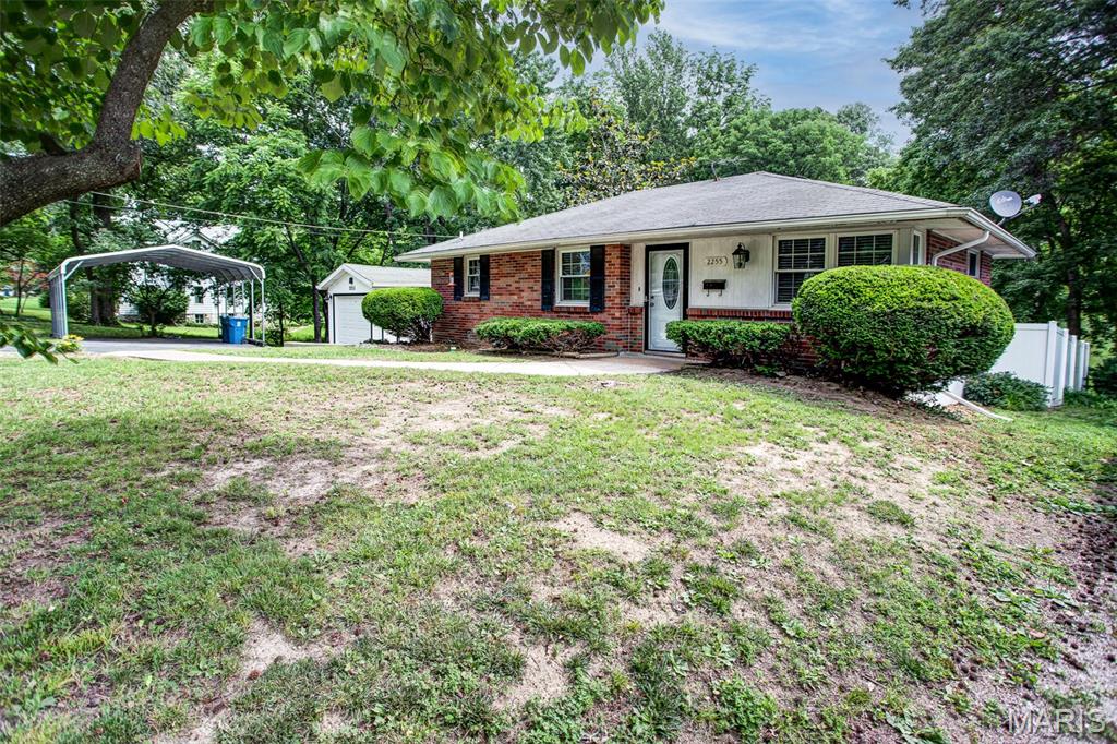 2 Bedroom, 1,351 sq. feet 2255 Alby Street Alton, IL