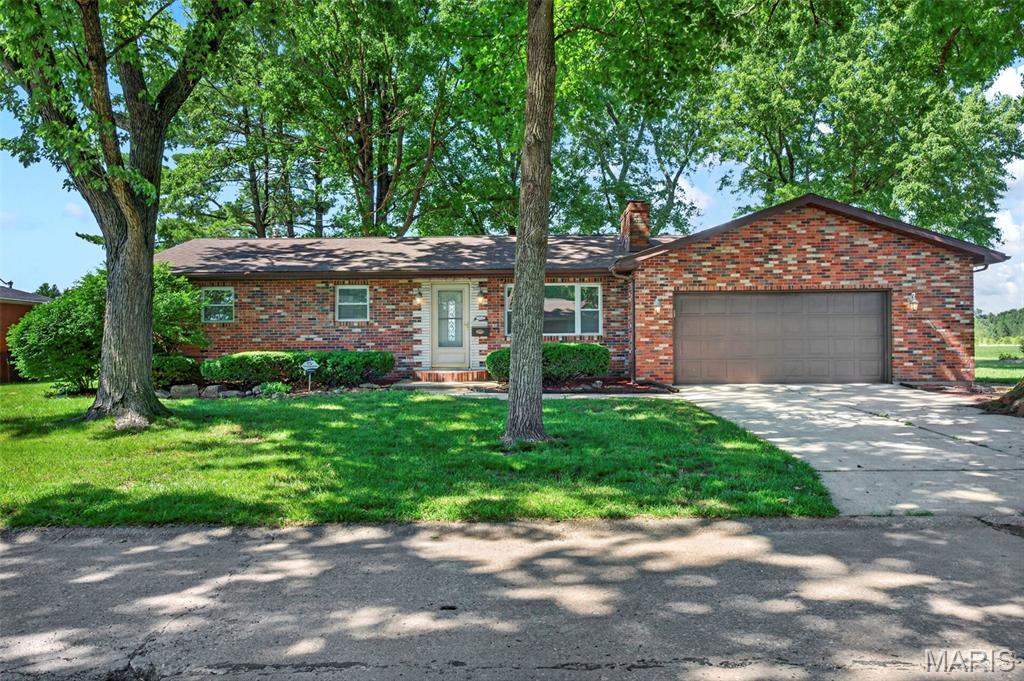 3 Bedroom, 1,040 sq. feet 2657 Angela Drive Granite City, IL