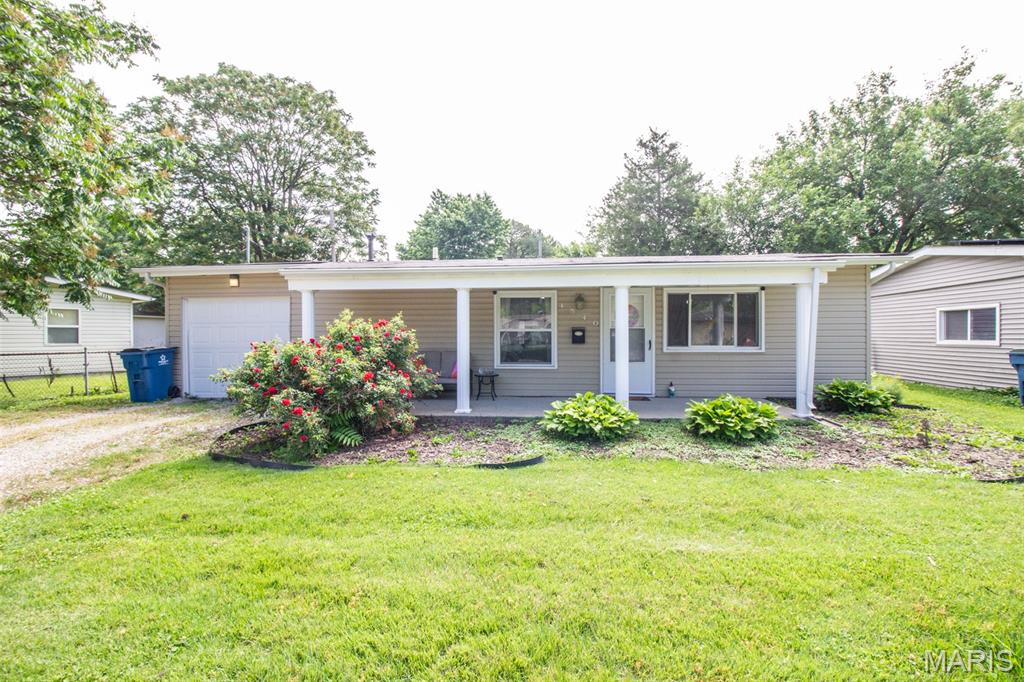 2 Bedroom, 792 sq. feet 4540 Walter Avenue Granite City, IL