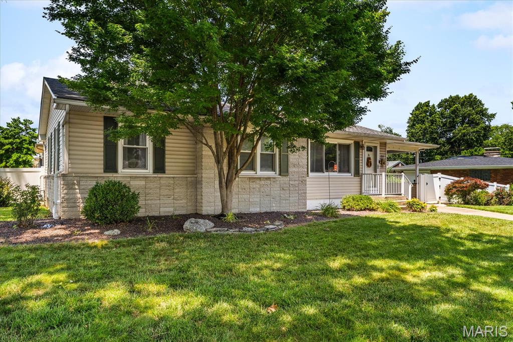 3 Bedroom, 1,547 sq. feet 1515 Madison Avenue Edwardsville, IL