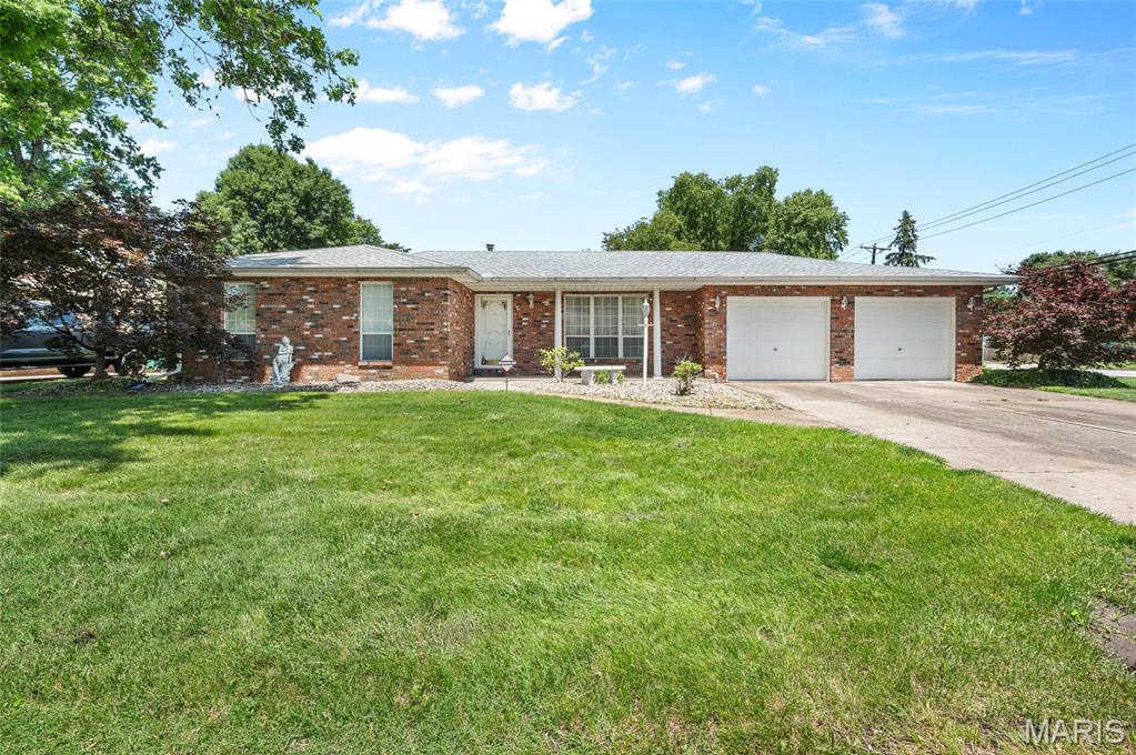 3 Bedroom, 1,239 sq. feet 2349 Dwight Drive Granite City, IL
