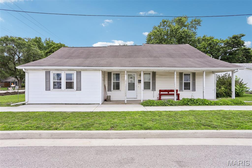 3 Bedroom, 1,566 sq. feet 226 Sargent Street Litchfield, IL