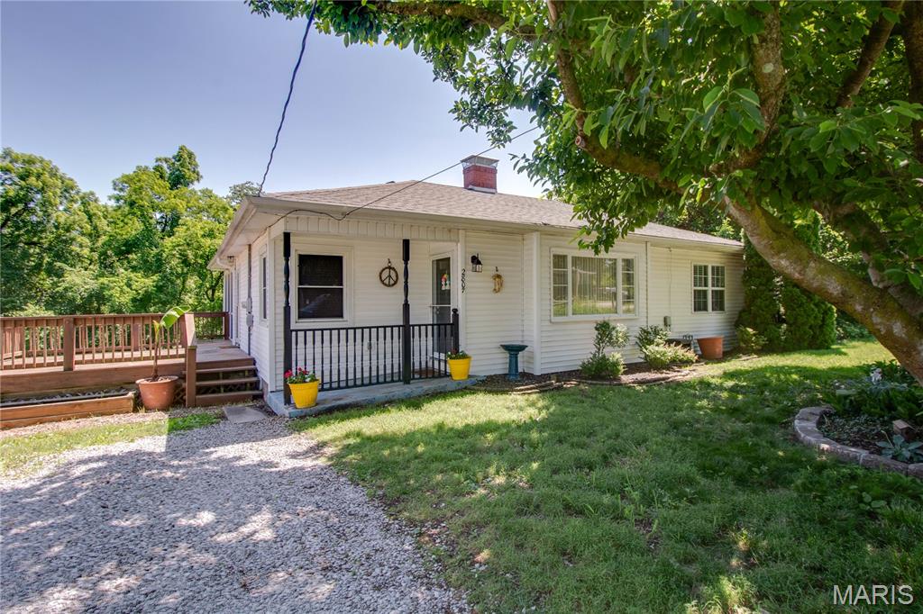 3 Bedroom, 1,030 sq. feet 2807 Grovelin Street Godfrey, IL