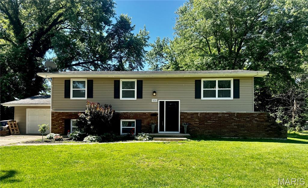 5 Bedroom, 2,666 sq. feet 1300 Chestnut Street Greenville, IL
