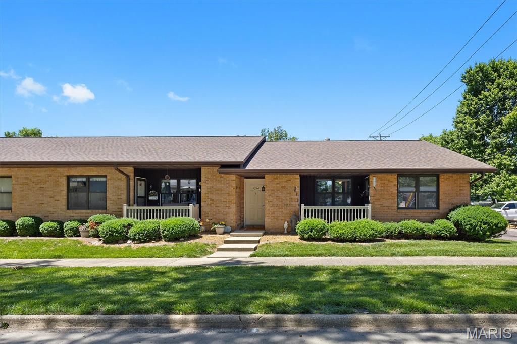 2 Bedroom, 1,166 sq. feet 1314 Pine Street Highland, IL