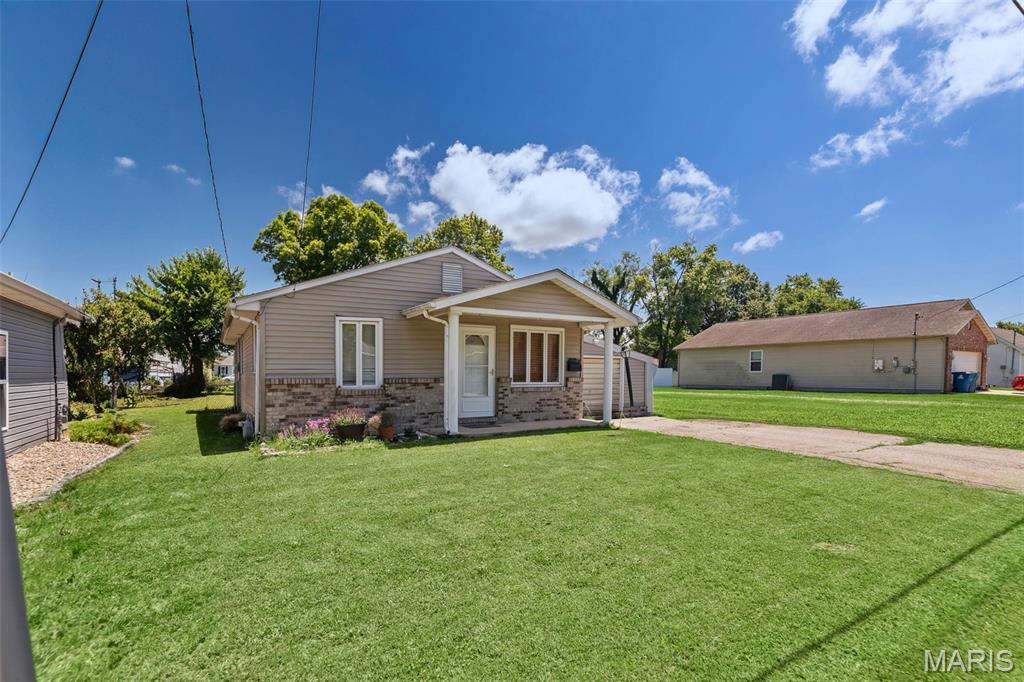 3 Bedroom, 1,152 sq. feet 729 Dugger Street Bethalto, IL
