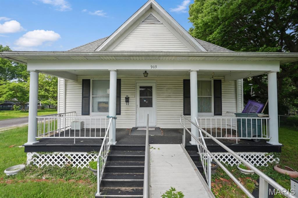 2 Bedroom, 1,000 sq. feet 903 Harrison Street Litchfield, IL
