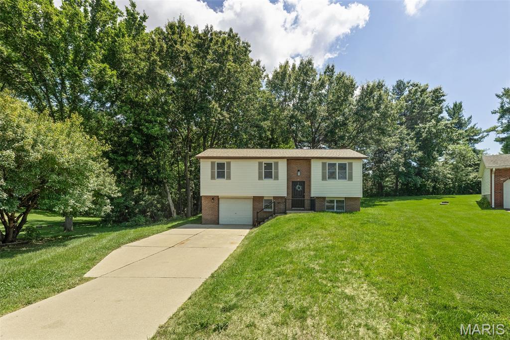 3 Bedroom, 1,090 sq. feet 410 Saint Anthony Drive Godfrey, IL