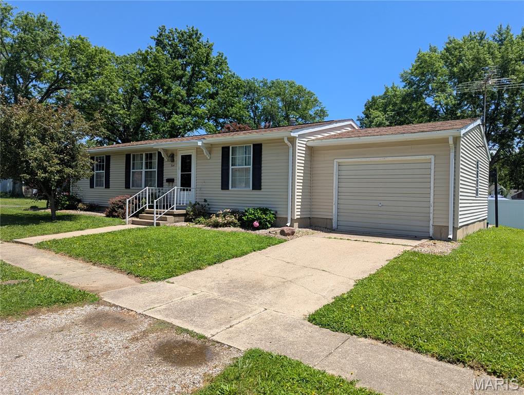 3 Bedroom, 1,360 sq. feet 304 Charles Avenue Greenville, IL