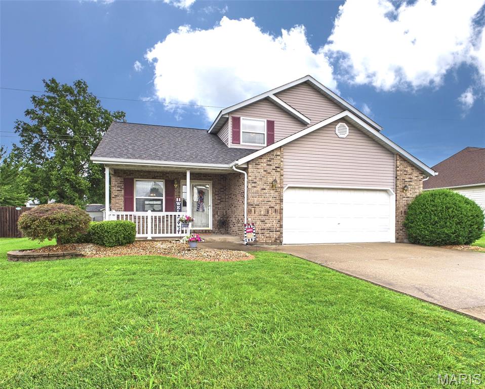 3 Bedroom, 1,890 sq. feet 2615 Mathew Court Granite City, IL