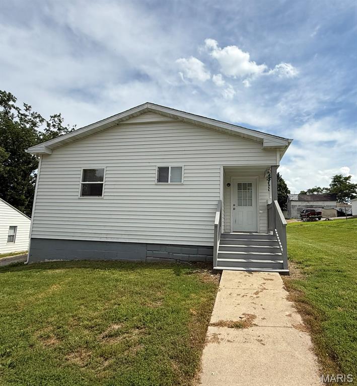 3 Bedroom, 1,429 sq. feet 1118 Gallatin Street Vandalia, IL