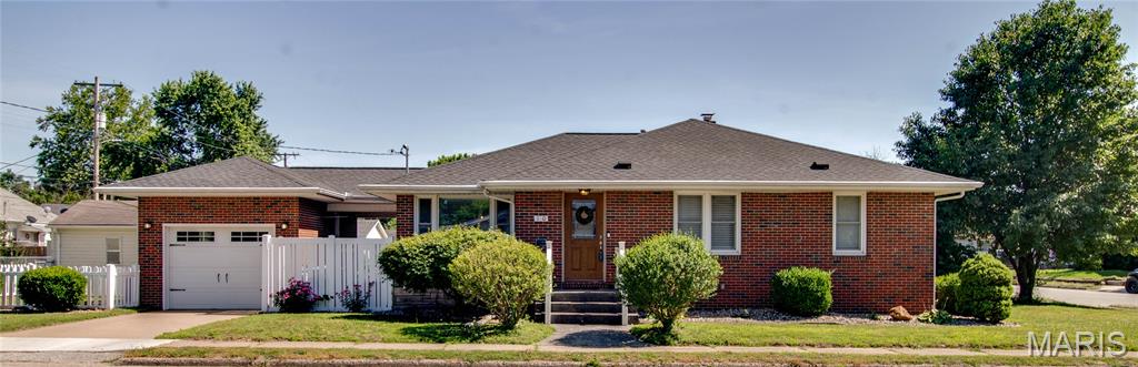 3 Bedroom, 2,000 sq. feet 110 Eaton Avenue Wood River, IL