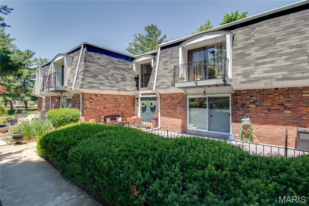 2 Bedroom, 1,260 sq. feet 1916 Delmar Avenue Godfrey, IL
