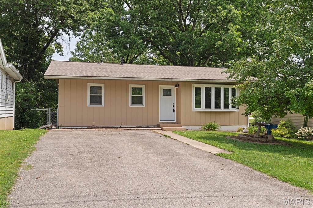3 Bedroom, 964 sq. feet 1392 Alice Street Collinsville, IL