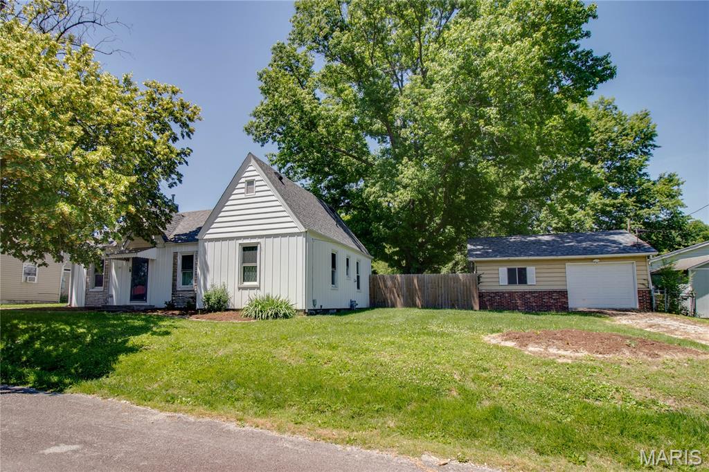 2 Bedroom, 1,014 sq. feet 23 9th Street East Alton, IL